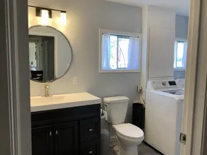 Stunning Waterfront! Easy access stairs to water, wifi. Central AC , 2 bathrooms - Image 2