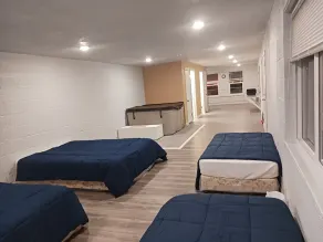 family reunion HQ. 8 beds 2 bathrooms and a hot tub! - Image 5