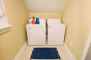 Pristine Two bedroom getaway near Lake Express Ferry & Lake Michigan - Image 4