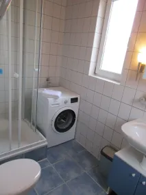 Vacation home in Emden, sleeps 6, large yard, pets allowed - Image 4