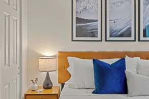 Mid-Century A-Frame chalet. Dog friendly. Only a half-mile stroll to the beach! - Image 4