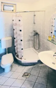 Sipa Apartments - Comfort Two Bedroom Apartment with Balcony and Sea View - Image 2