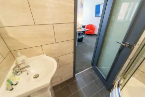 Beautiful 1-Bed Studio in Birmingham - Image 4