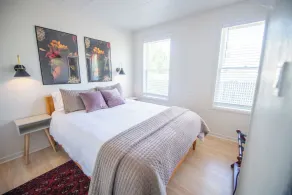 Warren House · 1800s Cottage · Hot Tub · Game Room · 3BR · Downtown Rogue River - Image 4