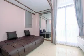 Minimalist and Comfy Studio Dave Apartment By Travelio - Image 5