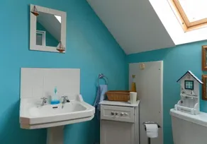 Charming cottage in a traditional Irish fishing village. - Image 3