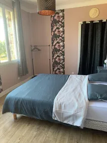 Maison de Campagne Située Dans un Écrin de Verdure à 30 mn des Plages - Image 3
