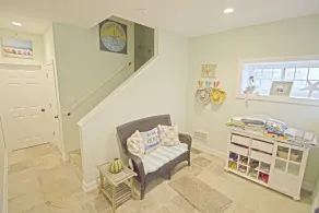 LARGE BEACH HOUSE SLEEPS 10, 4 BLOCKS FROM THE BEACH & WALKING DISTANCE TO SHOPS - Image 2