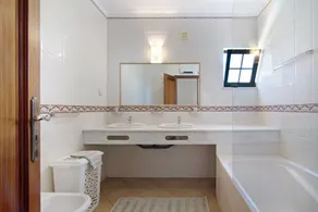 Holiday Home \"Villa Catarina\" with Pool & Wi-Fi - Image 2