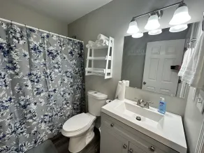 Beautifully remodeled duplex near the ARK encounter. This listing is for 1 side. - Image 3