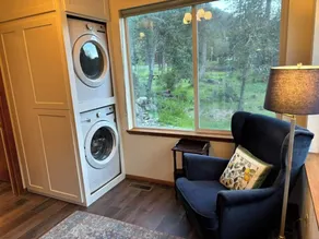 Applegate Riverside Retreat - Image 4
