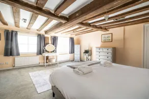 Hill House Apartment - Image 5