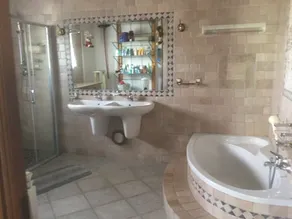 2 sovrum i ett hus och jacuzzi - Image 2