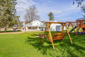 Charming Farmhouse, including barn filled with horses and livestock - Image 2