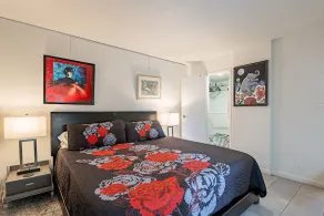 Chic Artsy Pad-Old Town Entertainment Dist-Huge Heated Pool & Spa-Patio - Image 5