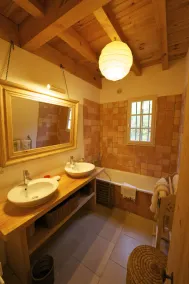 Smukt traditionelt hus nær havet - Image 2