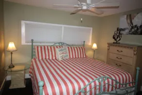 Propriété riveraine avec un pittoresque chalet d'une chambre profiter du charme de la Floride - Image 4