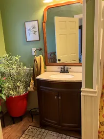 GORGEOUS FAMILY FRIENDLY VICTORIAN WITH ALL NATURAL CEDAR HOT TUB NEAR GORE MT - Image 4