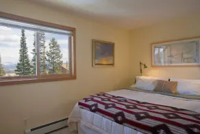 YOUR PERFECT MOUNTAIN GETAWAY ANY TIME OF YEAR!  GREAT LOCATION & VIEWS. - Image 3