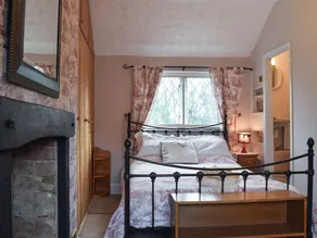 2 bedroom accommodation in Welton - Image 3