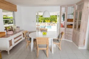 Luxury villa, pool, sleeps 8, close to the beach - Image 4