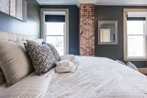 Elegant, King Bed, Privacy,  Free Parking - Image 4