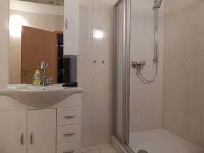 Holiday Apartment 'Rheinblick Wohnung 2' with Shared Terrace, Shared Garden and Wi-Fi - Image 4