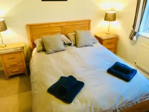Detached dog friendly cottage 2 mins walk from beach, sleeps 6 - Image 4