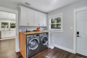 Modern 3 BR bungalow sleep 8, family/pet friendly, 15 min from downtown/outlets - Image 2