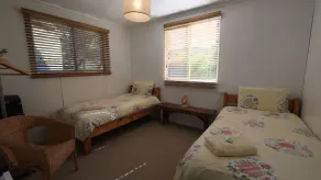 Stylish spacious vintage house, wood fire, 40m to beach inside a National Park - Image 4