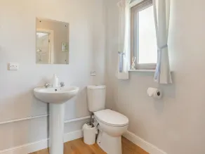 3 bedroom accommodation in Rhayader - Image 3