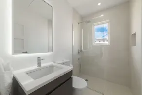 25 Pineapple Drive. - Image 4