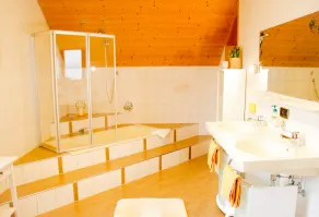 Group holiday apartment \"Dorfglück\", 180sqm, garden, balcony, 3 bedrooms, 1 multi-bed room, max. 13 people - Image 5