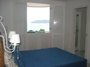 Luxurious house with private beach, swimming pool, and panoramic views of Angra Bay. - Image 5