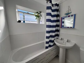 'blue Sky' 2 Bedroom Enclosed Garden Parking, Wifi - Image 3