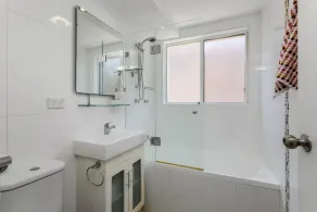 STG38 - stunning waterfront apartment - Drummoyne - Image 3