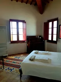 Luxurious suite in manor house with pool in central Marche region - Image 3