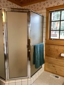 Elk Crest Cabin, Perfect Getaway in the Woods - Image 3
