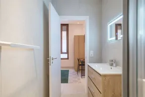 Gorgeous Apartment close to City Centre - Image 3