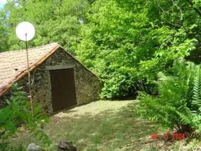 Country house between forest and river - Image 5