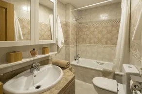 Atico Top Granada, Penthouse, 18-19th floor, City Centre, Views, Terrace, Free Parking - Image 3