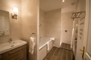 house 200 m2 4 bedrooms 4 bathrooms for 10 people in the valley of the kings - Image 4