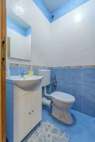 Holiday apartment with sea views just 50 meters from the beach - Image 3