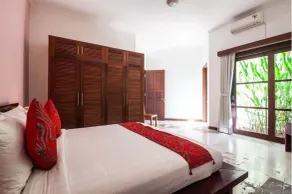 Superb architect-designed villa ideally located in the heart of Seminyak - Image 5