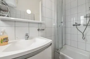 Sea-view Apartment with Pool in the center of Novalja - Image 2