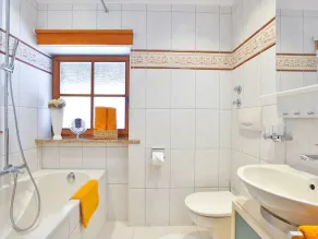 Ferienwohnung Nr. 1, 1-2 Personen, 50 qm, Bad/WC, Balkon und Bergblick, TV, Geschirrspüler, 1 Schlafzimmer,  Nord-Westen - Image 2