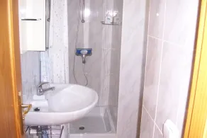chalet confortable, aire acondicionado, una piscina de agua salada, jardín cerrado, wifi, TV vía satélite 3 dormitorios - Image 4