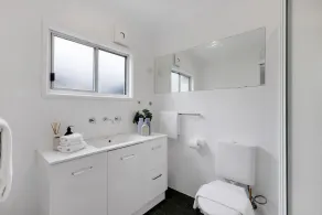 Stylish Alexandria Terrace - Perfect for Families - Image 3