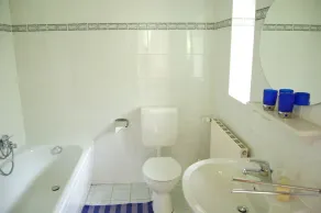 Center near apartment in historic city villa - Image 2
