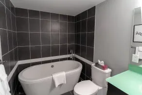 Sub-Penthouse 35th Floor | Sleeps 9, 270° Views, Pool & Patio | Walk to BC Place - Image 3